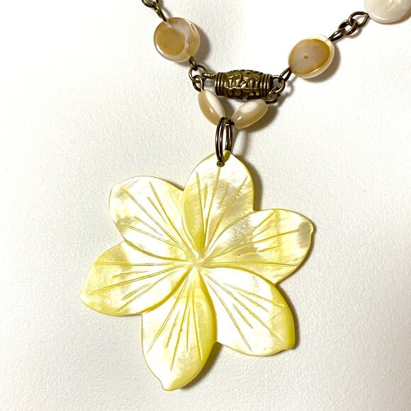 Light Yellow Mother of Pearl Flower Pendant Bronze Link Necklace - Picture 1 of 12